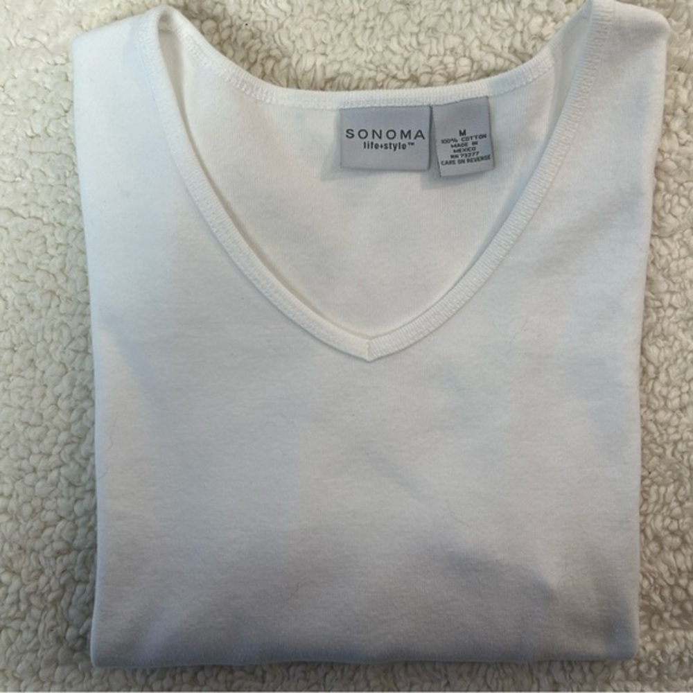 SONOMA Life+Style Long Sleeve White V-Neck Tee Size: Medium